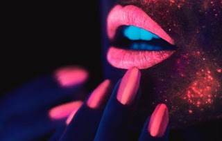 neon-lipstick-and-nails. (1)